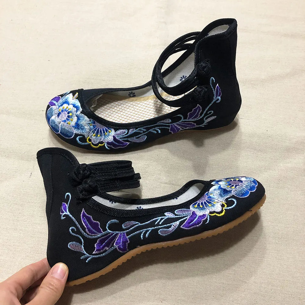 Veowalk Vintage Women Cotton Flower Embroidery Shoes Ladies Casual Chinese Style Comfortable Soft Canvas Dance Ballets Ballerina